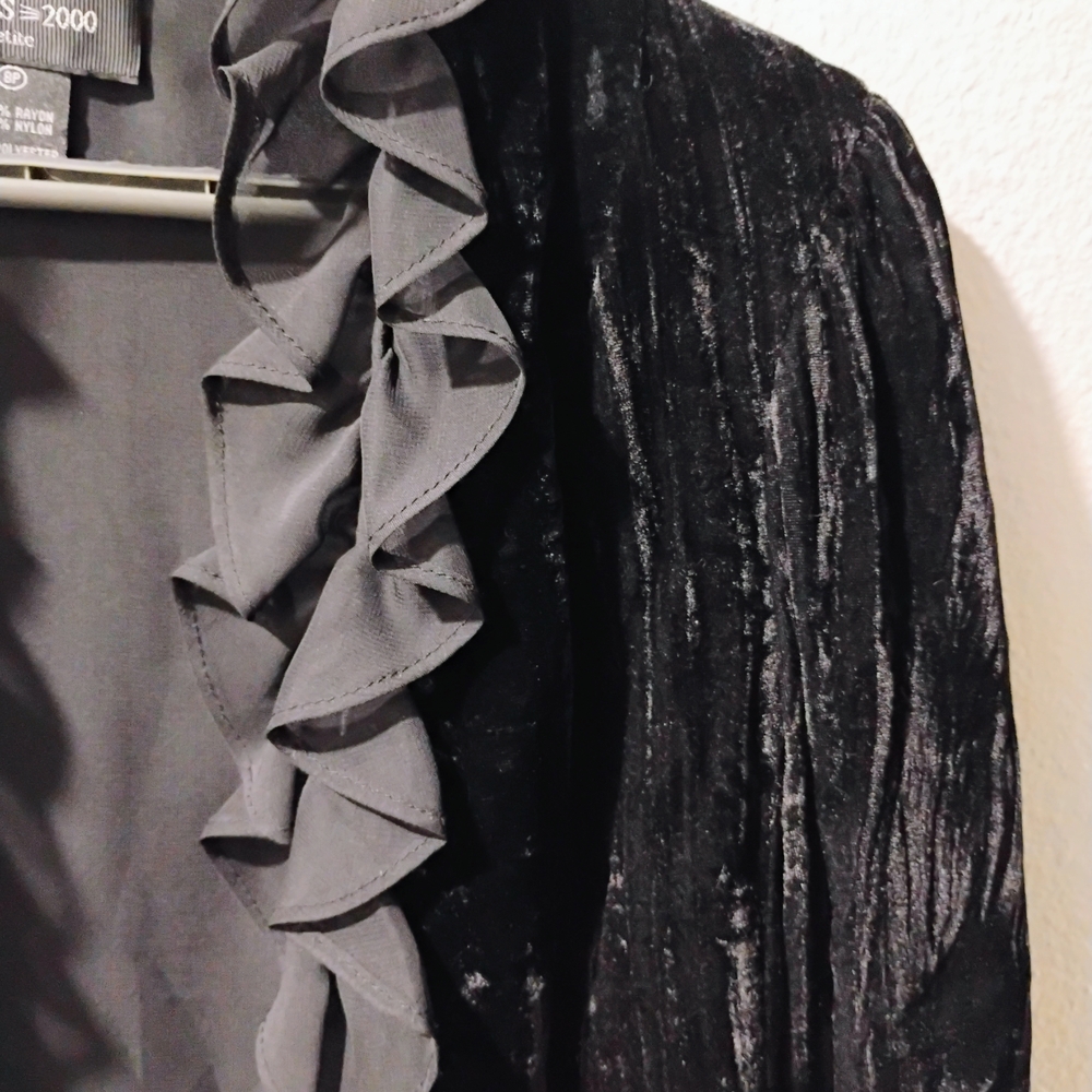 Focus 2000 Black Velvet Ruffled Robe - Picture 5 of 6